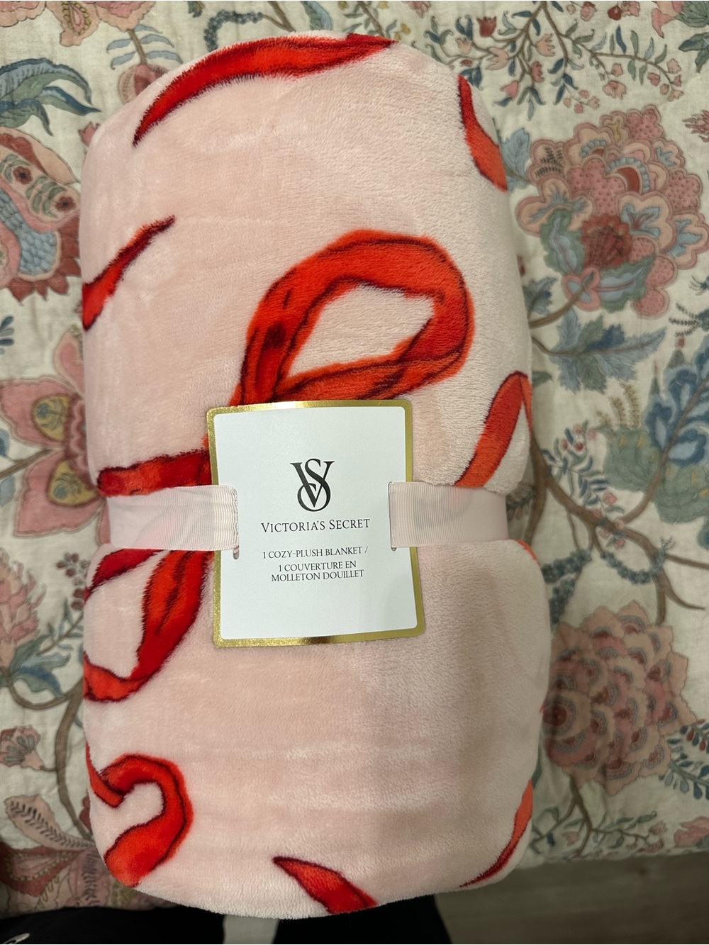 Victoria's Secret Pink Red Bow Print Plush Throw Blanket